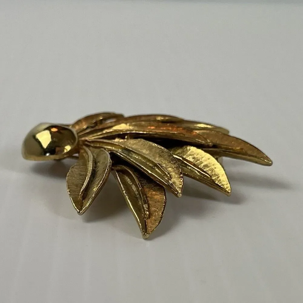 Vintage Flower Feather Texture Brooch Gold Tone Pin